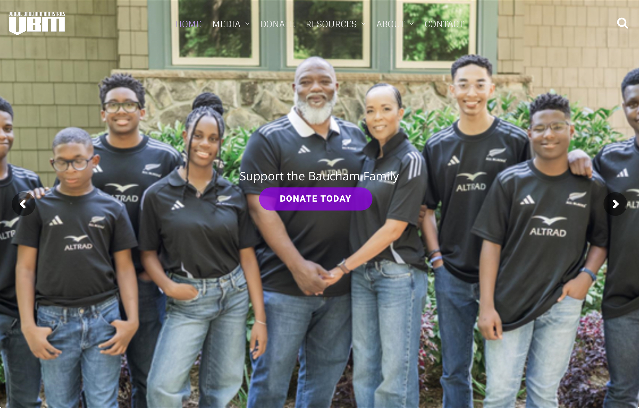Picture of Voddie and his family with a link to his website.